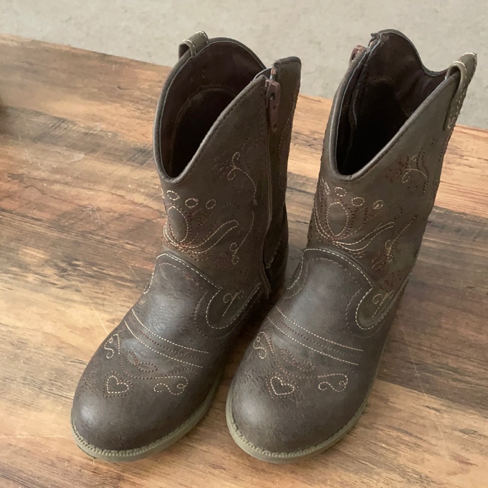 Brown cowgirl boots